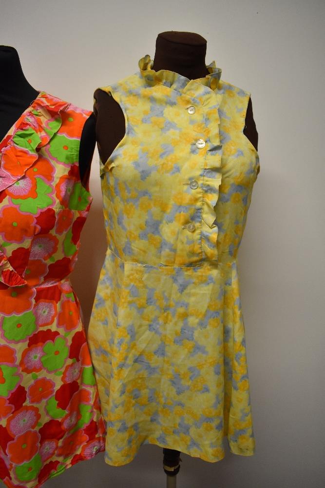 Three vintage 1960s brightly patterned mini dresses. - Image 4 of 10