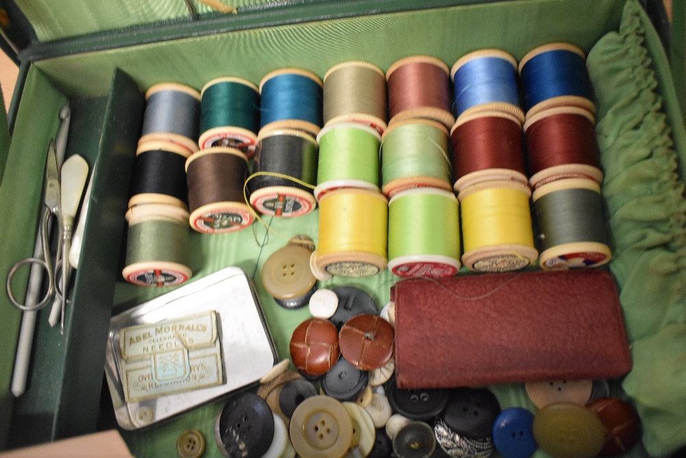 A vintage green case, containing an assortment of thread, buttons, needles, crotchet hooks etc. - Image 2 of 5