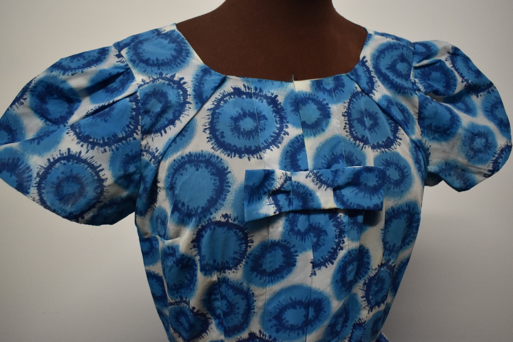 A blue 1950s day dress, having side metal zip, fairly full pleated skirt and bow detail to - Image 3 of 7