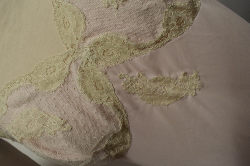 Five 1950s and 1960s sheer and semi sheer nylon slips, all having lace, medium to large sizes. - Image 8 of 12