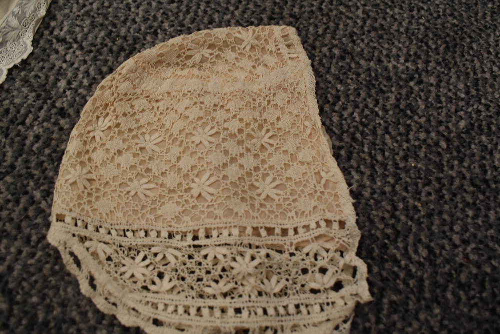 Seven Victorian and Edwardian children's and babies bonnets, including finely embroidered example. - Image 5 of 11