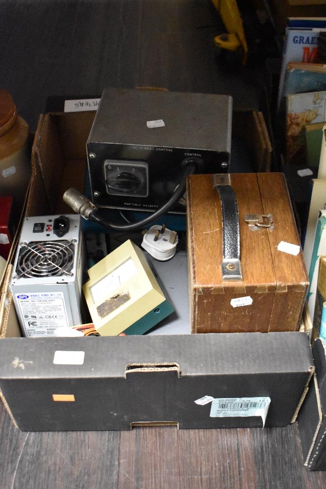 A selection of mixed electrical items, to include Electronic feedback Wattmeter Ew604, HC.5 Heat