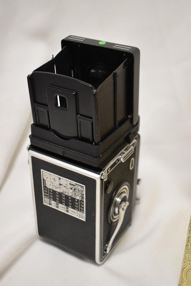 A boxed Rolleiflex TLF medium format camera No2192717 - Image 3 of 3