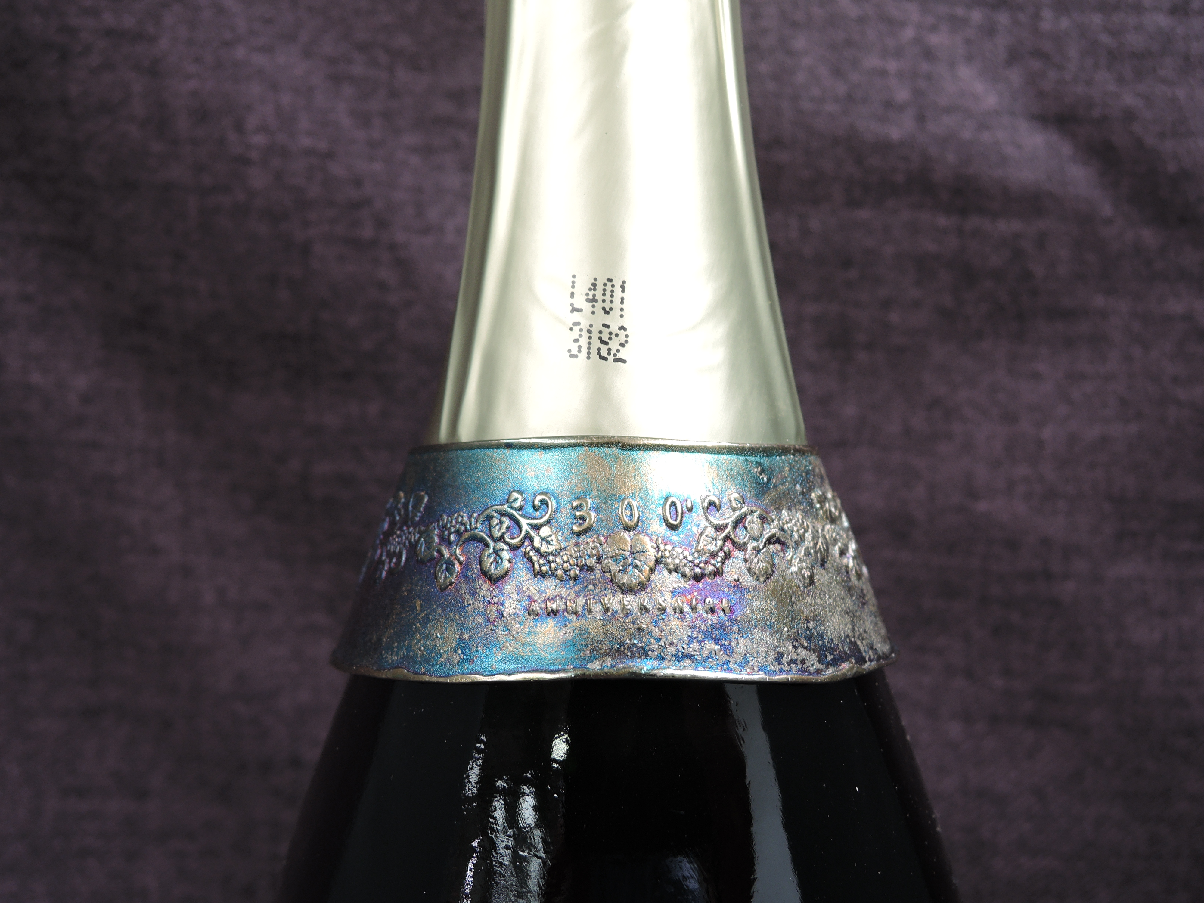 A bottle of Krug Clos Du Mesnil 1989 Champagne, 1698-1998 300 year anniversary, bottle no 07078, 12% - Image 7 of 8