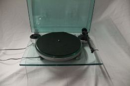 A turntable by Michell Engineering in Excellent condition - The Syncro is a wonderful highly