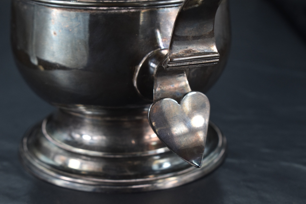 A George III lidded silver tankard, of traditional design, the domed and step-moulded cover with - Image 5 of 5