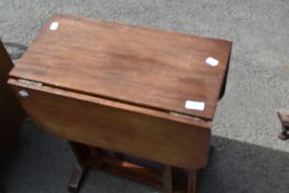 An early 20th Century gateleg occasional table