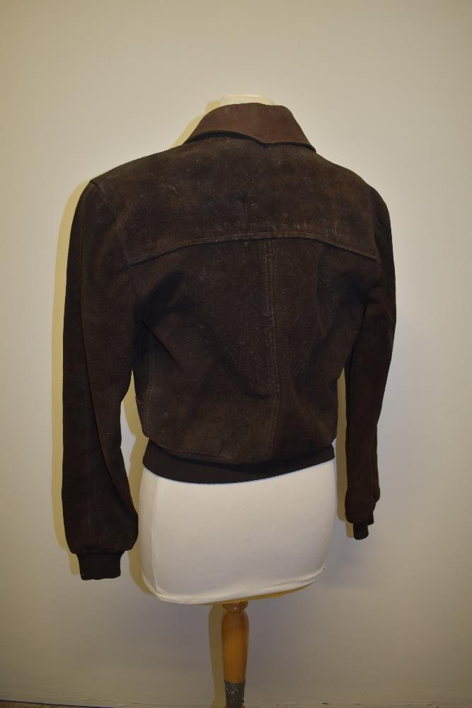 A 1960s/70s unisex suede jacket, having fitted waist and leather collar. - Image 4 of 5