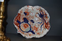 A Japanese Imari shaped dish, with scallop shaped edge, and having a diameter of 32cm