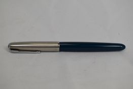A Parker Duofold aeromatic fill fountain pen in black, having decorative broad band to the cap