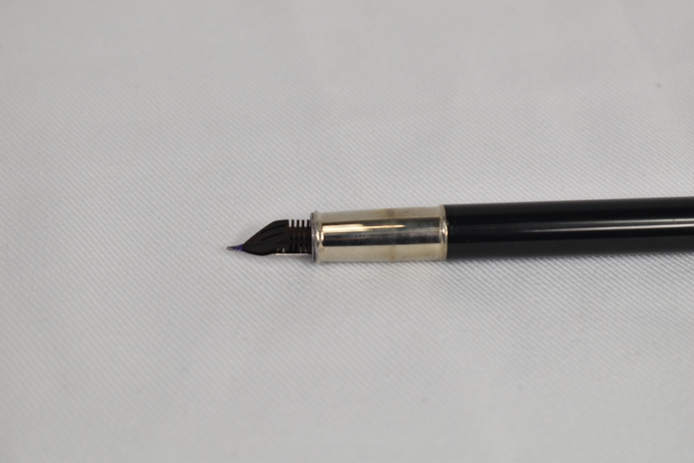 A boxed Sheaffer 300 in Black Corsa converter fill fountain pen. Made for Ferarri having Sheaffer - Image 3 of 3
