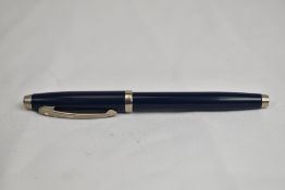 A Sheaffer Award cartridge fountain pen in dark blue having Sheaffer M nib. In very good condition