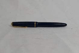 A Parker Junior Duofold aeromatic fill fountain pen in blue, having decorative band to the cap