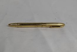 A Sheaffer Triumph Touchdown snokel fountain pen in gold fill with lined design and white spot to