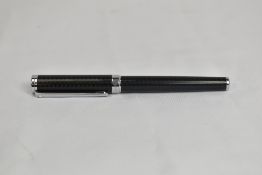 A Sheaffer Intensity cartridge converter filler in carbon fibre herringbone pattern. In excellent