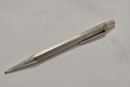 A hallmarked silver Yard o Led propelling pencil of hexagonal form with diamond pattern