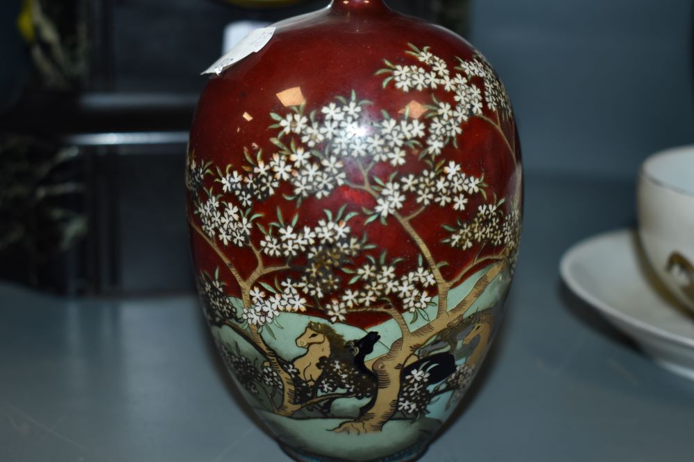 A pair of late 19th/ early 20th century Japanese/Chinese white metal cloisonné vases, having - Image 6 of 7