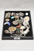 A tray of miscellaneous decorative jewellery, to include a modernist style stainless steel brooch by