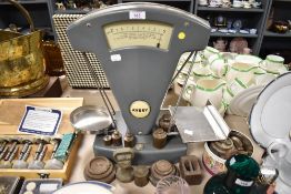 A set of vintage Avery shop scales with weights, 50cm high