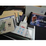 GB 1972-2013 COLLECTION OF CIRCA 60 PRESTIGE BOOKLETS + 2004/5 COMMEMS MNH Old shoebox with run of