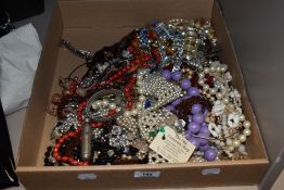 A mixed lot of vintage and modern costume jewellery.