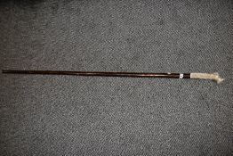 A horn handled walking stick, measuring 133cm long