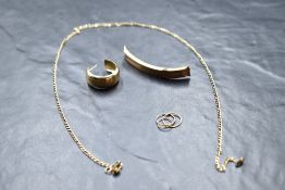 A small selection of 9ct gold and yellow metal including broken chain, odd earrings, etc, approx