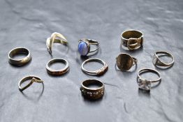 Eleven silver and white metal rings stamped silver/925, including wishbone, buckle, signet, agate