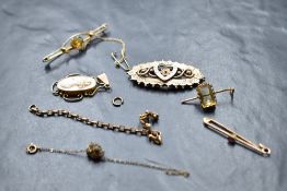 A selection of yellow metal, some stamped 9ct including broken chains and brooches, pendant etc,