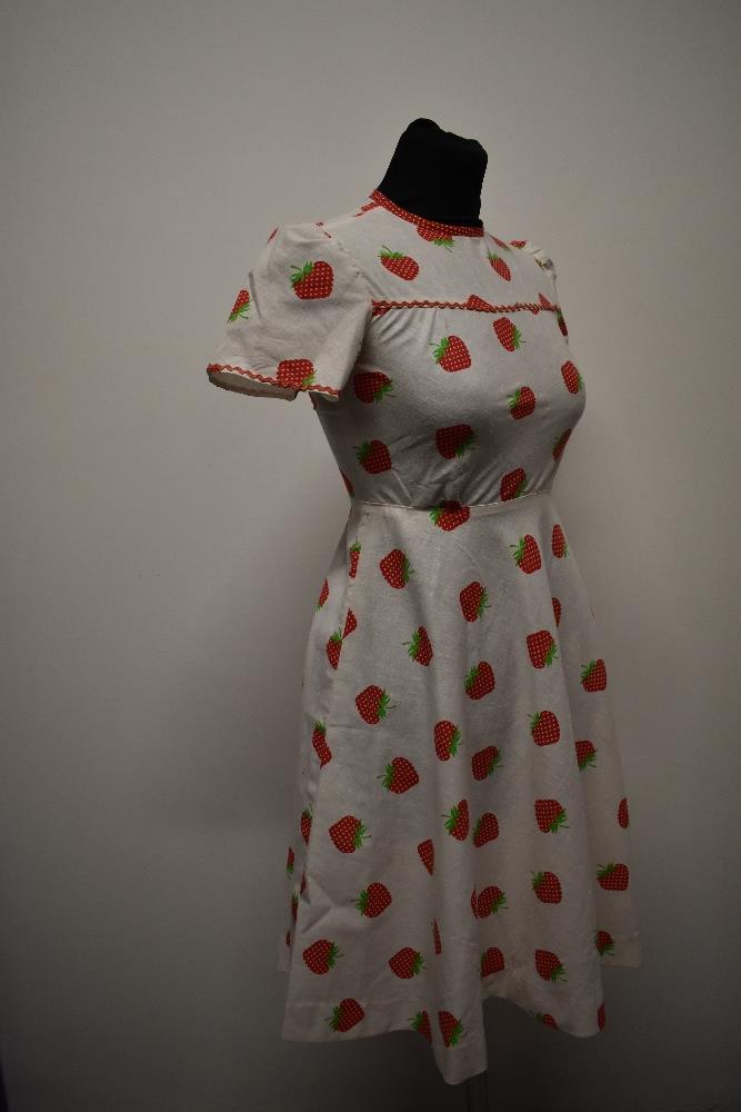 A 1950s/60s cotton dress, having strawberry print with red polka dot piping and Ric-Rac detail, back - Image 5 of 6