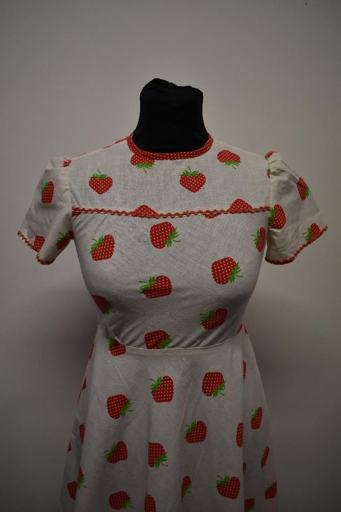 A 1950s/60s cotton dress, having strawberry print with red polka dot piping and Ric-Rac detail, back - Image 3 of 6