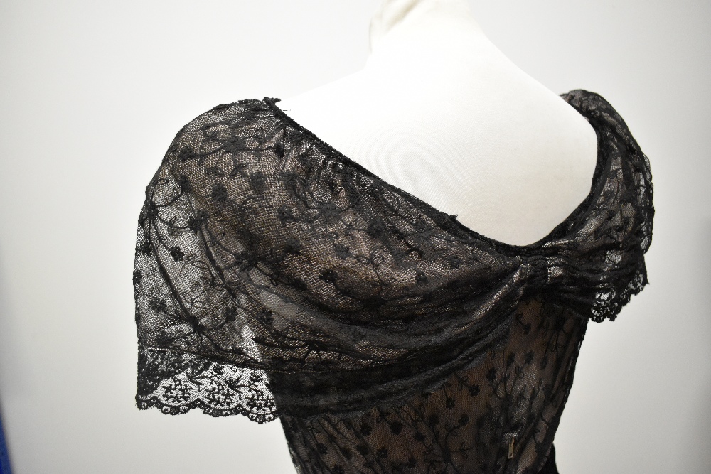 A 1940s velvet and lace gown, having shawl collar with velvet bow, the bodice and collar being lined - Image 12 of 12