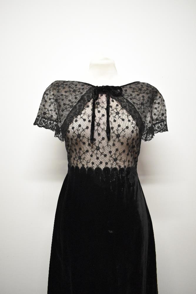 A 1940s velvet and lace gown, having shawl collar with velvet bow, the bodice and collar being lined - Image 2 of 12