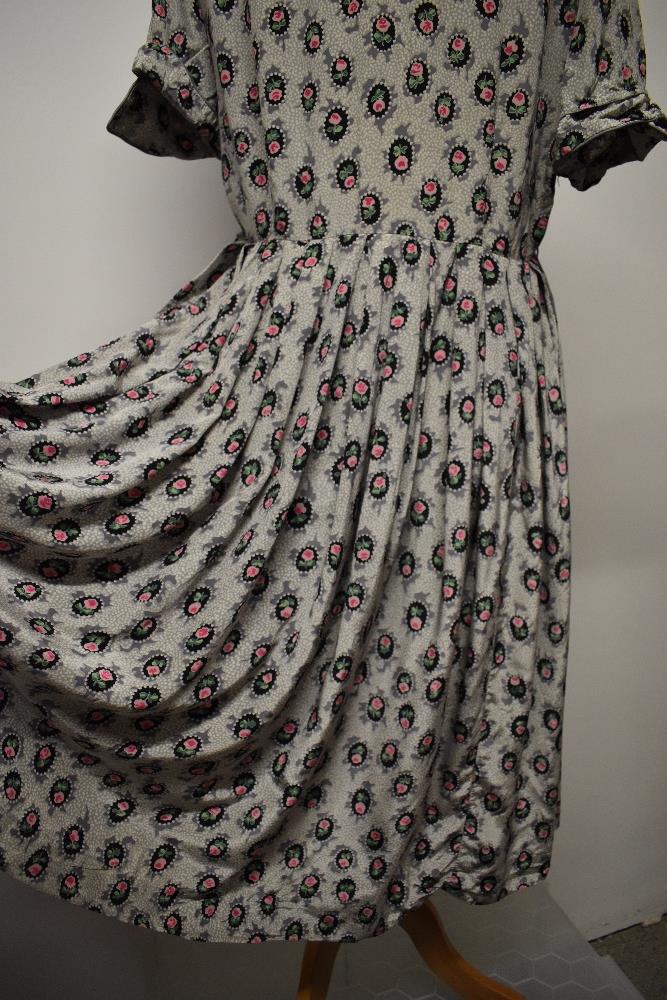 A 1940s floral day dress in a silky (most probably rayon) fabric, having buttons to front, a few - Image 7 of 7