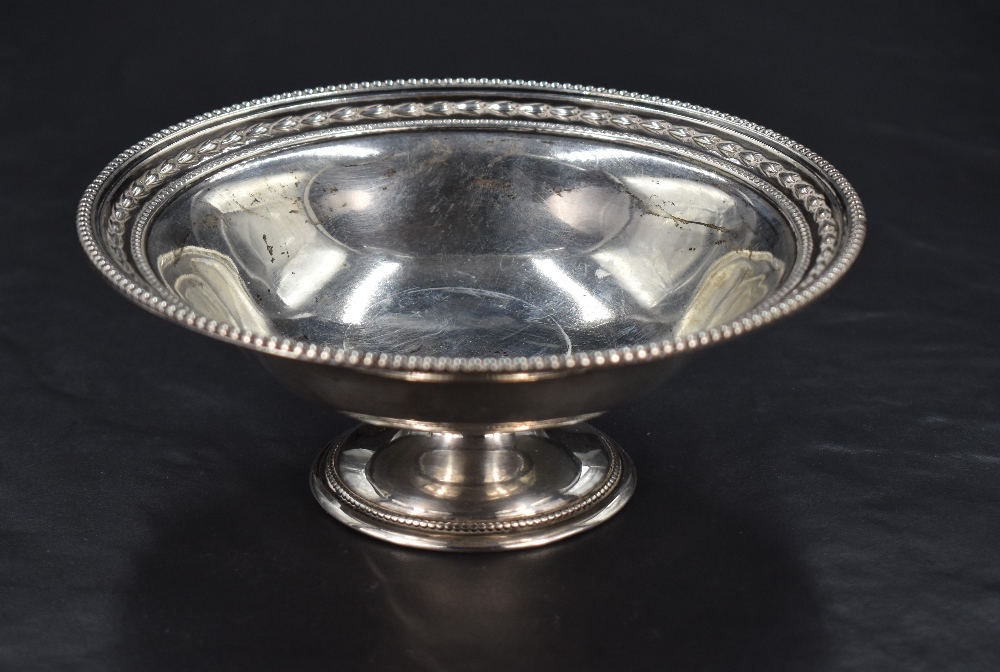An Edwardian silver dish, of dished circular form with nicely moulded bead and bell flower design