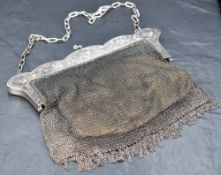 An imported George V silver mesh evening bag, the shaped and engraved 'hinge' with ball clasp, the