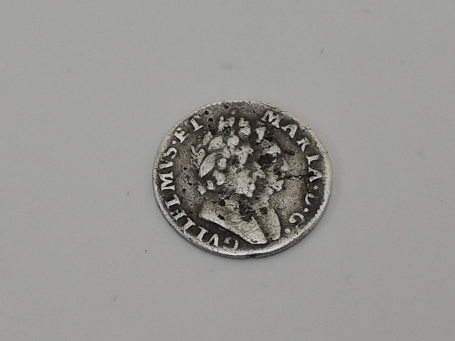 A 1603 William & Mary Maundy Silver One Pence - Image 2 of 2