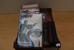 A selection of graphic novels including James Bond, The Books of Magic, Marvel-Ryhma, Star Trek,