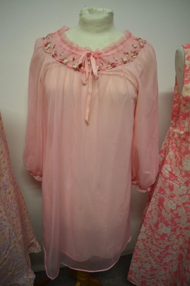 A selection of vintage nightwear, including double layered nylon nightdress. - Image 3 of 4