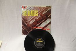A lot of two Beatles albums with an early mono Please Please Me and a copy of Abbey Road - VG+/VG+ -