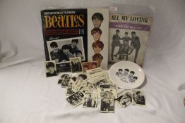 A small Beatles lot with a vinyl album - 100 ( approx ) bubblegum cards with some being colour and