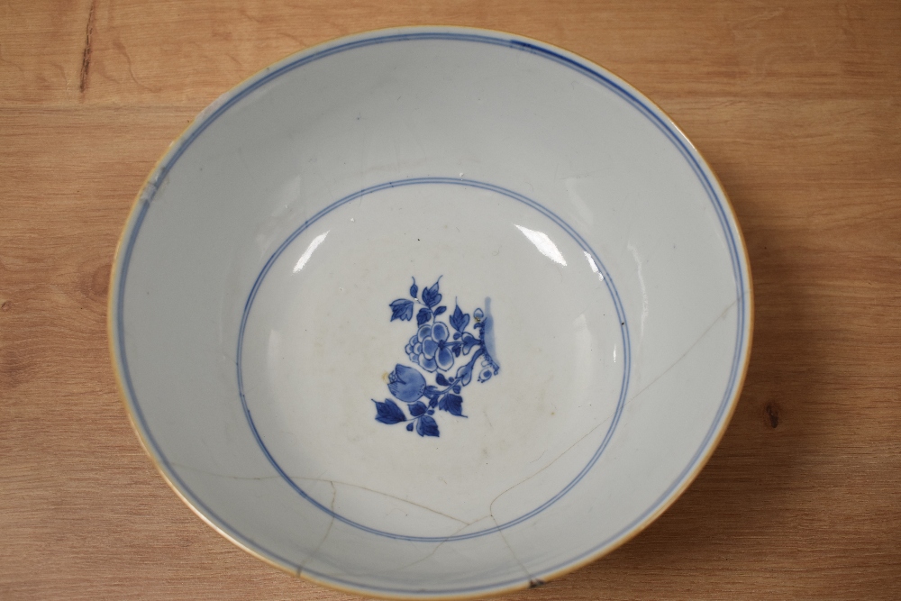 A 19th century Chinese export blue and white bowl, decorated with floral vignette and Diaper - Image 3 of 4