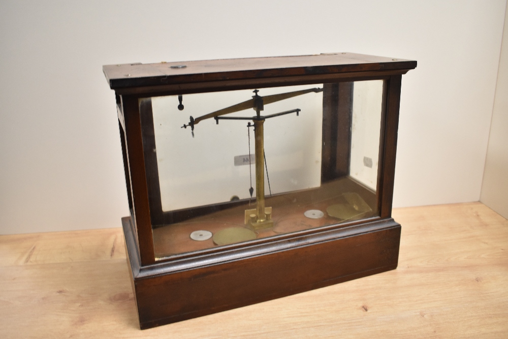 A 19th Century cased set of apothecary scales, by Becker & Sons of Rotterdam, 31cm x 41cm x 20cm - Image 4 of 4