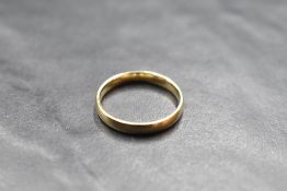 A 9ct gold wedding band, size O & approx 2.1g