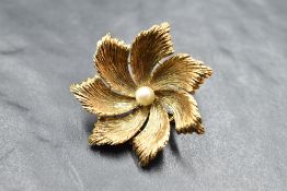 A yellow metal brooch stamped 9ct modelled as a flower head, approx 5.1g