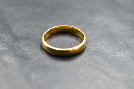 A Victorian 22ct gold wedding band bearing date inscription of 1872 inside, size K & approx 3.5g
