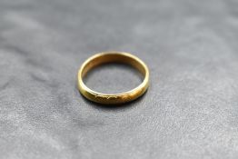 A 22ct gold wedding band, size L & approx 2.8g