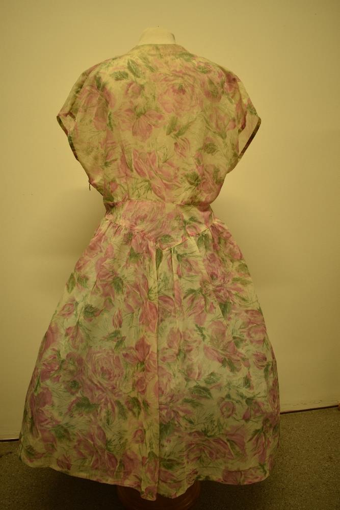 A late 1940s/early 1950s semi sheer day dress, having floral pattern, larger size. - Image 5 of 6