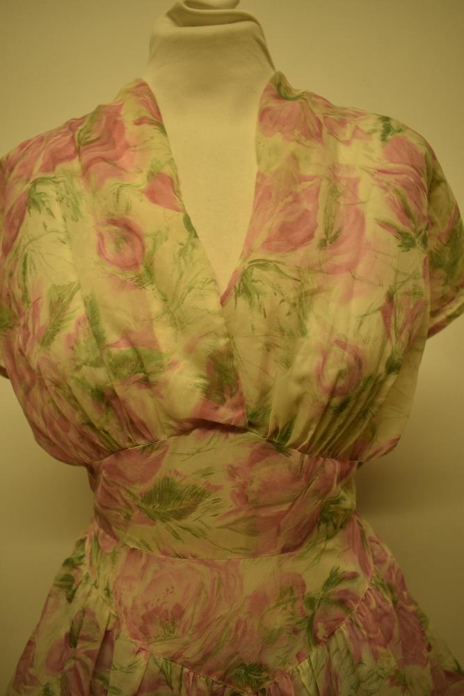 A late 1940s/early 1950s semi sheer day dress, having floral pattern, larger size. - Image 4 of 6