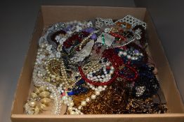 A mixed lot of vintage and modern costume jewellery